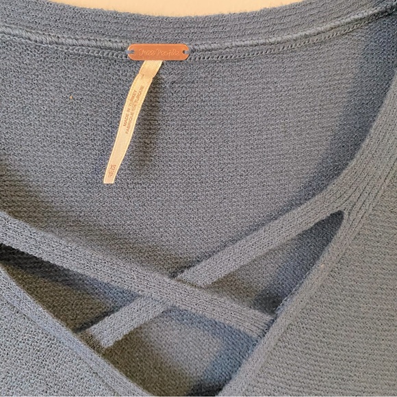 Free People women’s blue Crisscross V-Neck Tunic Sweater - Size extra small XS - Picture 9 of 12
